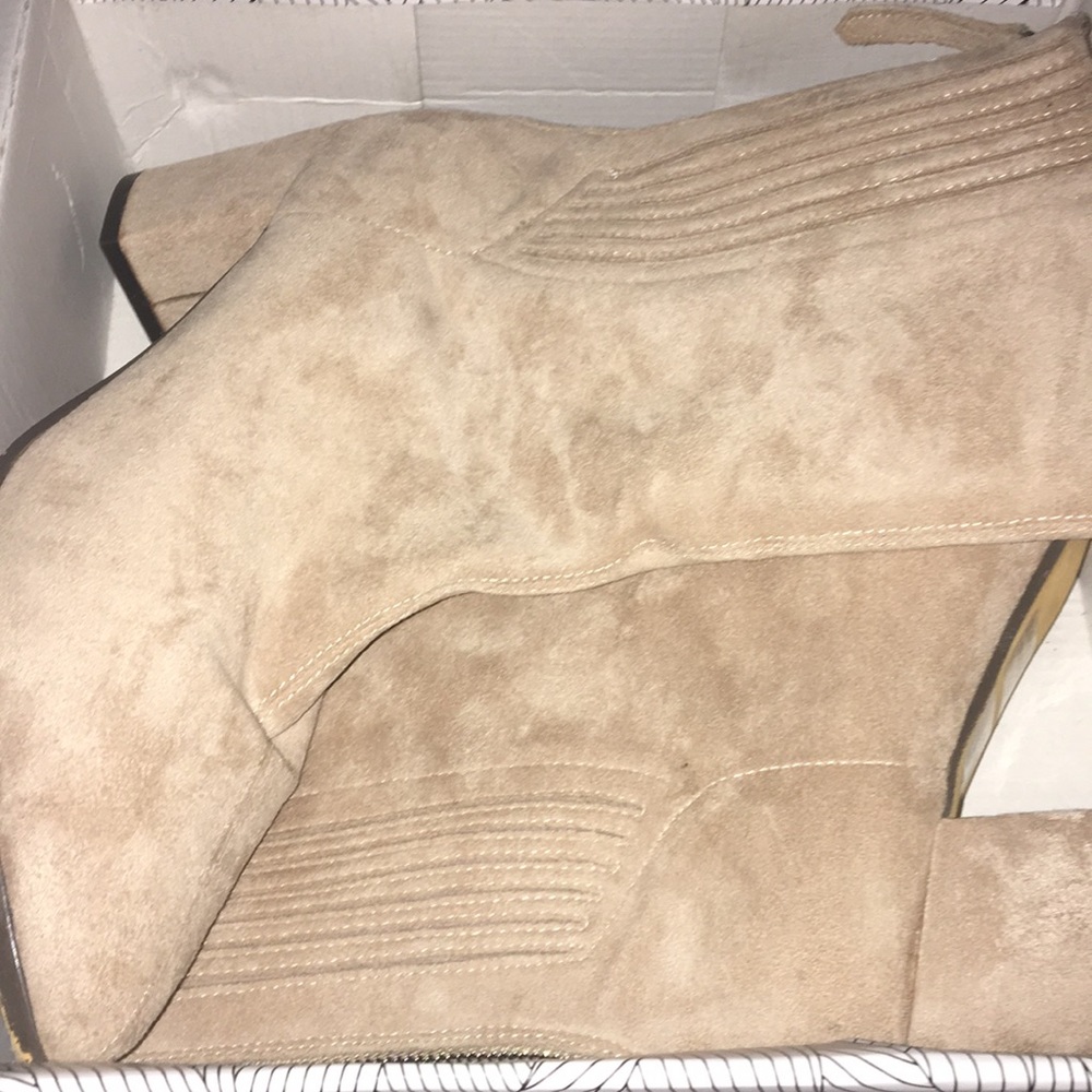 Women’s pointed toes size 10